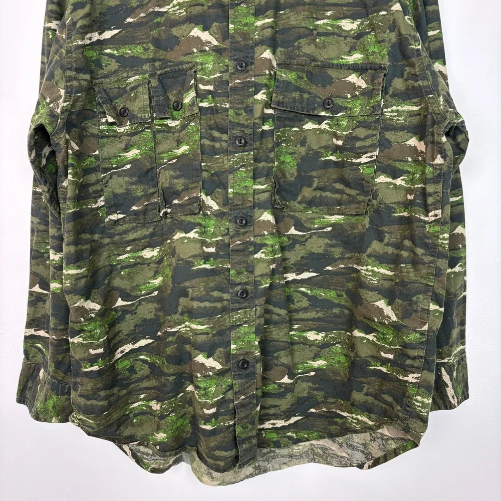 Levis Men Oversized Camo Button Up Shirt Sz Small Green Utility Hunting Tactical